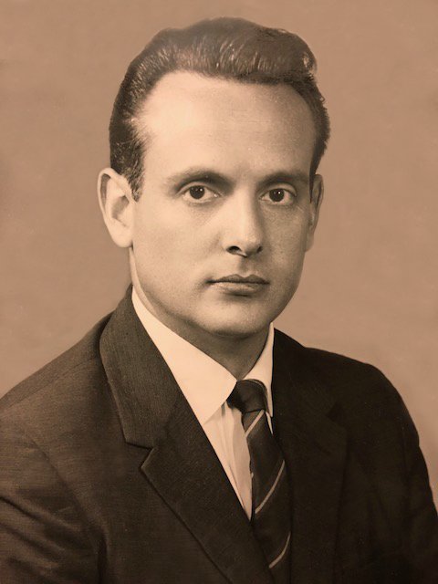 Dr. Eduardo Alvarez